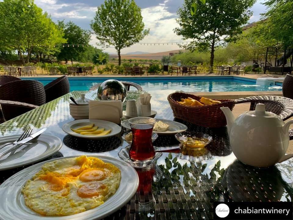Chabiant Guesthouse Chateau Monolit Ikinci Yeniyol Luaran gambar